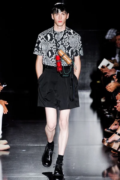 Look 15